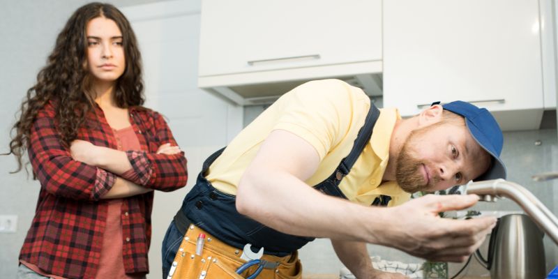 Torneiras elétricas para cozinha: Bicas móveis ou fixas?